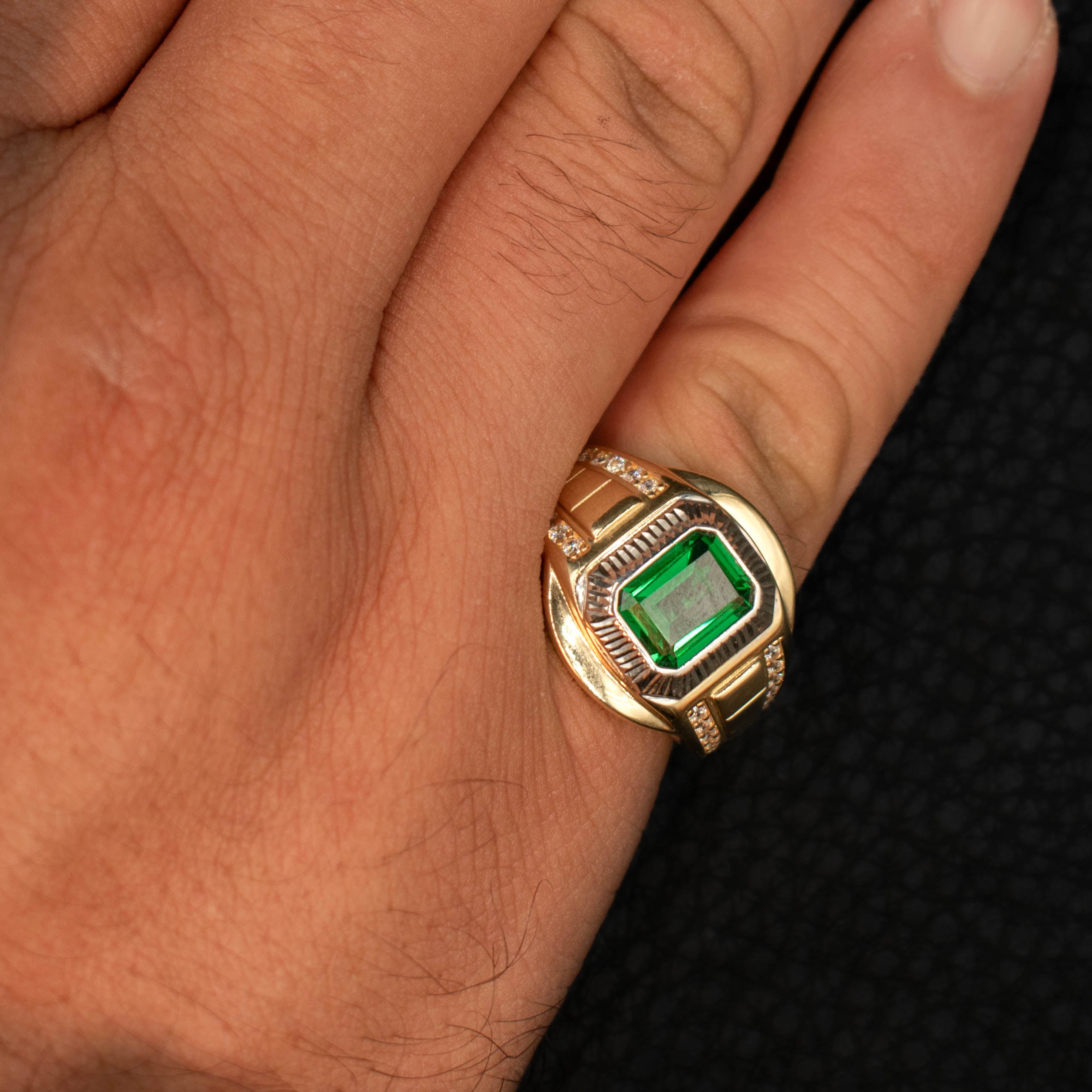 ANILLO CON PIEDRA ZIRCONIA VERDE ORO 14K