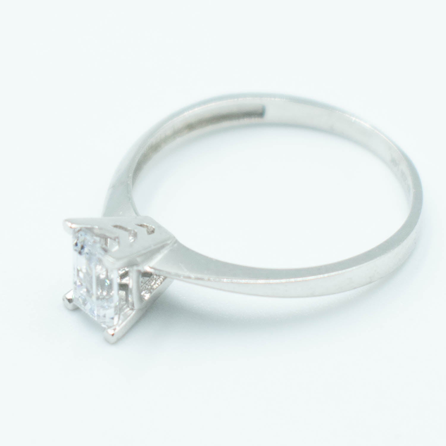 ANILLO DE COMPROMISO EN ORO BLANCO 14K