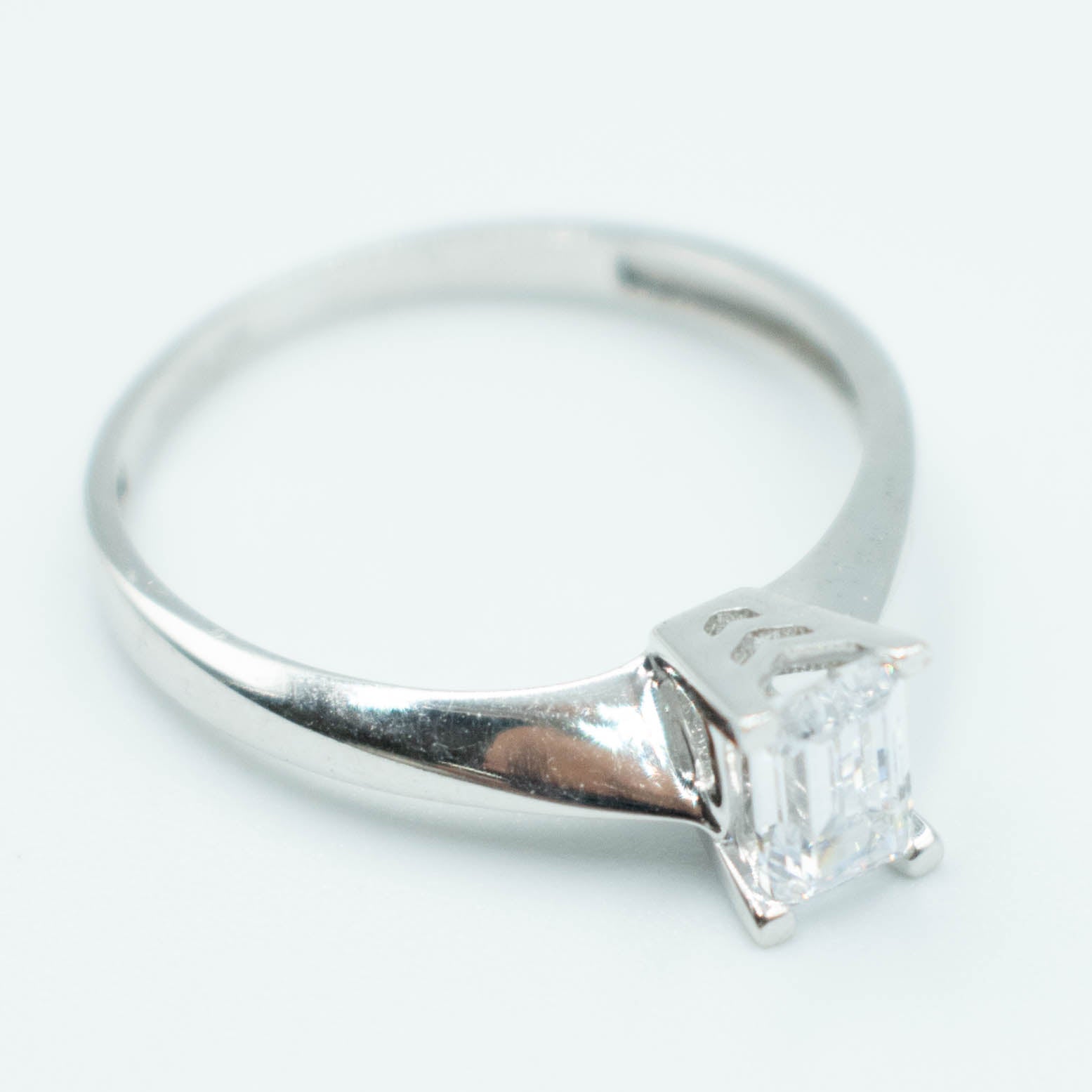 ANILLO DE COMPROMISO EN ORO BLANCO 14K