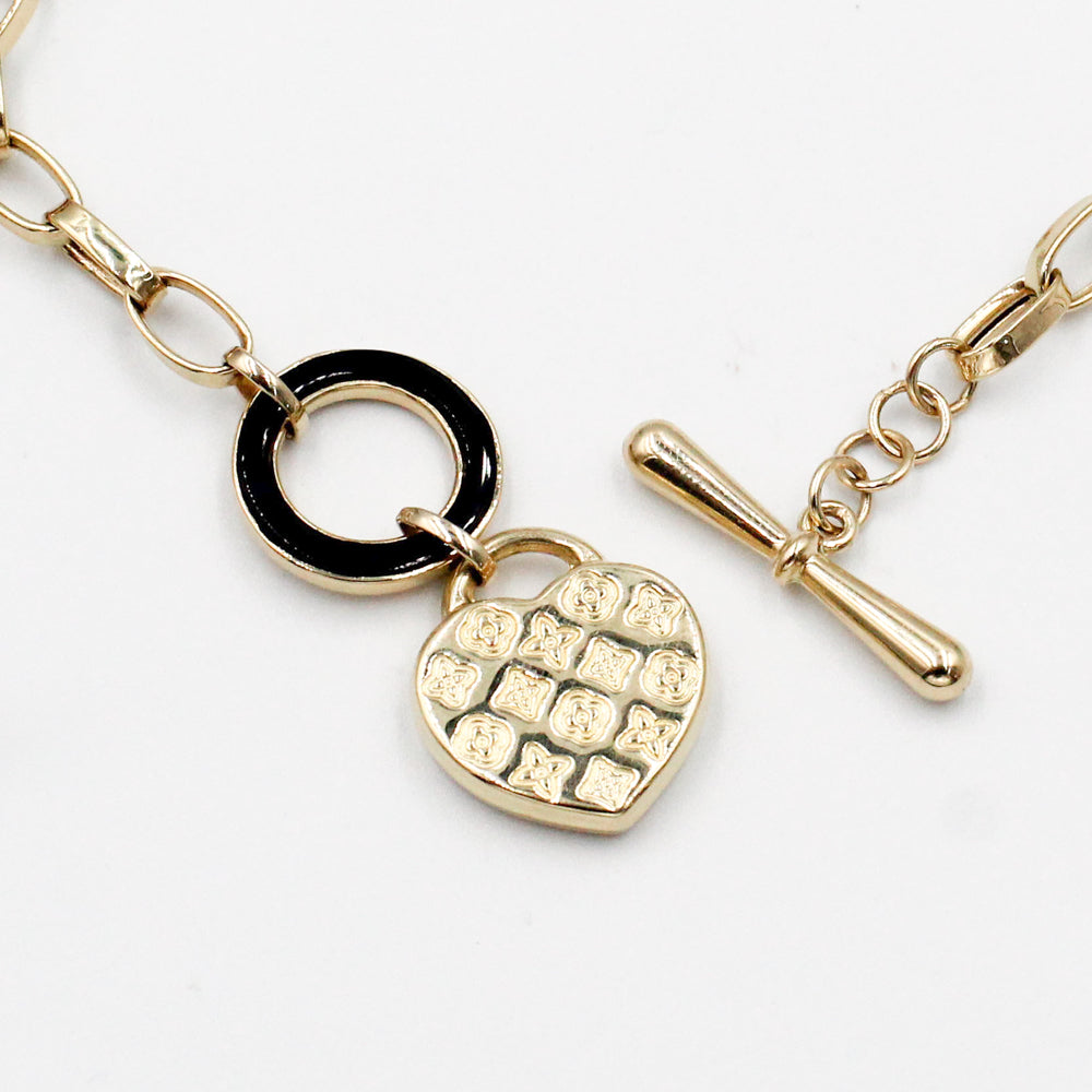 PULSERA HUECA CON DIJES COLGANTES MARCA DE DISEÑADOR ORO 14K