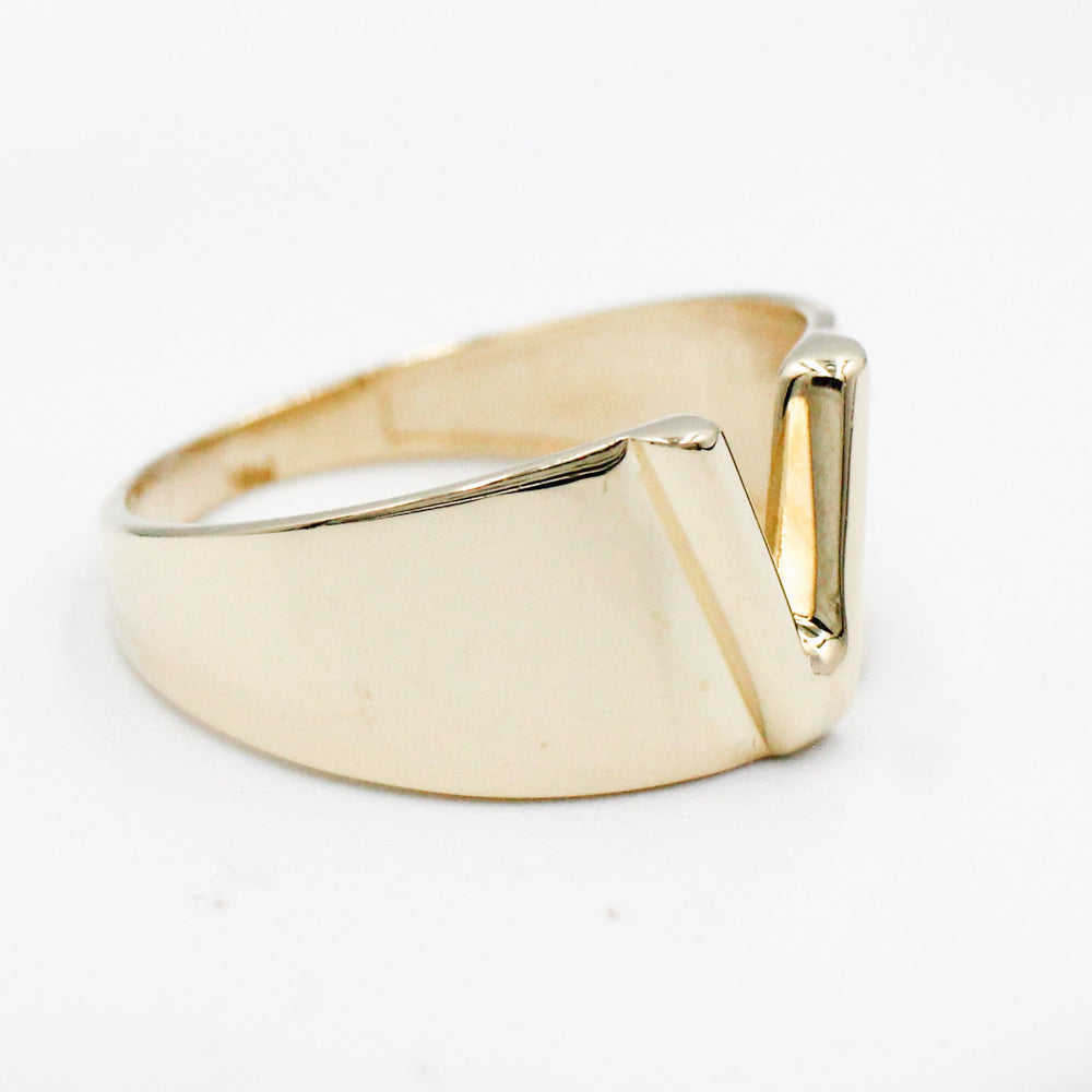 ANILLO V LIZA MARCA DE DISEÑADOR ORO 14K
