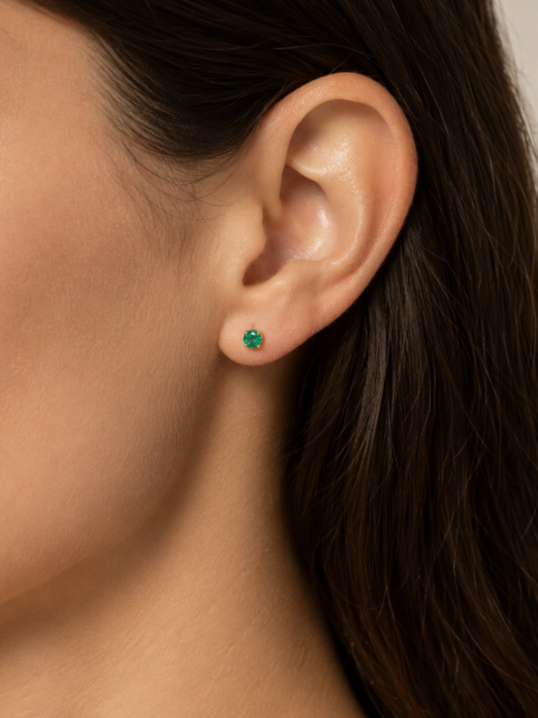BROQUEL ESMERALDA ORO 14K