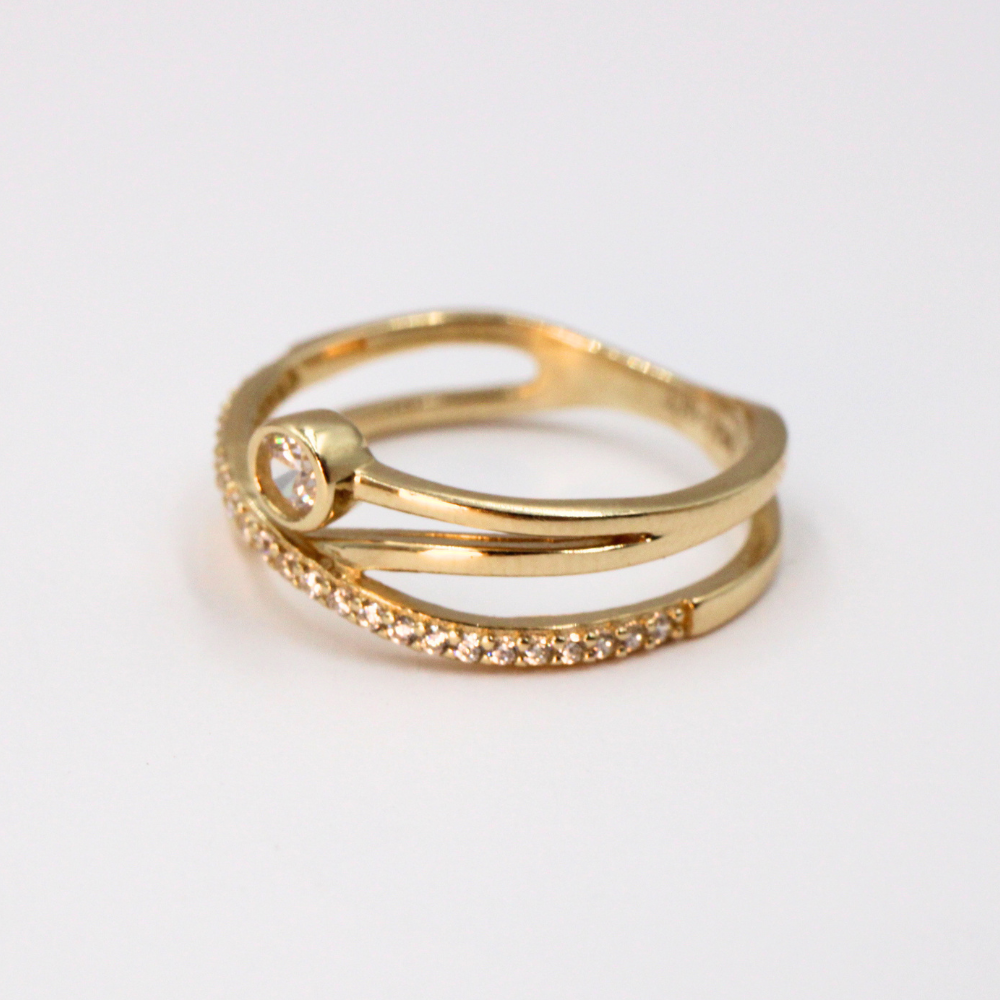 ANILLO CON ZIRCONIAS ORO 14K