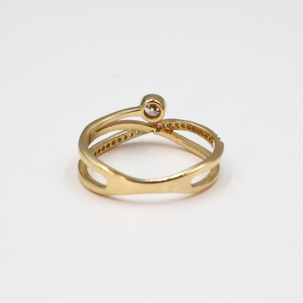 ANILLO CON ZIRCONIAS ORO 14K