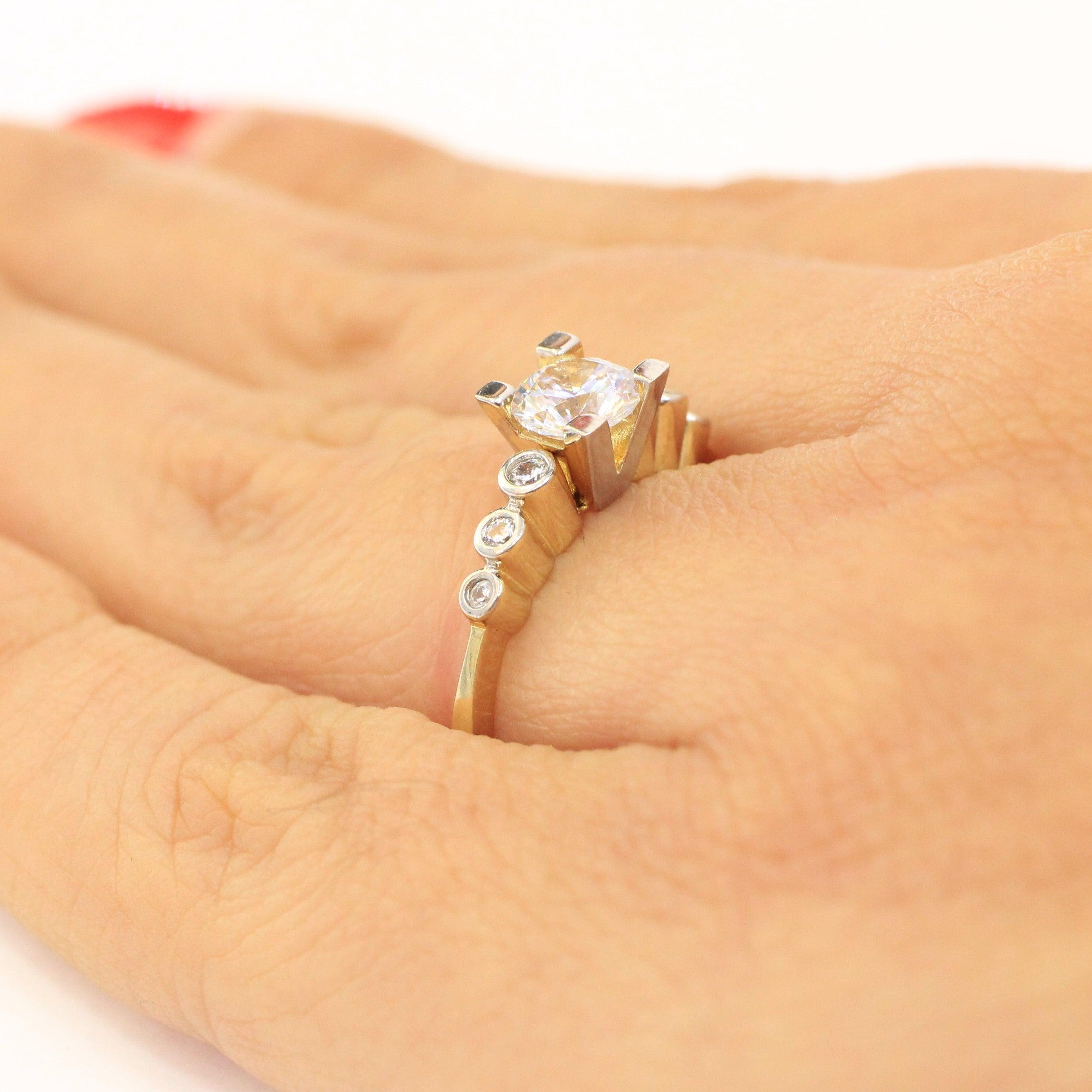ANILLOS DE COMPROMISO CON PIEDRAS DE ZIRCONIA 10K