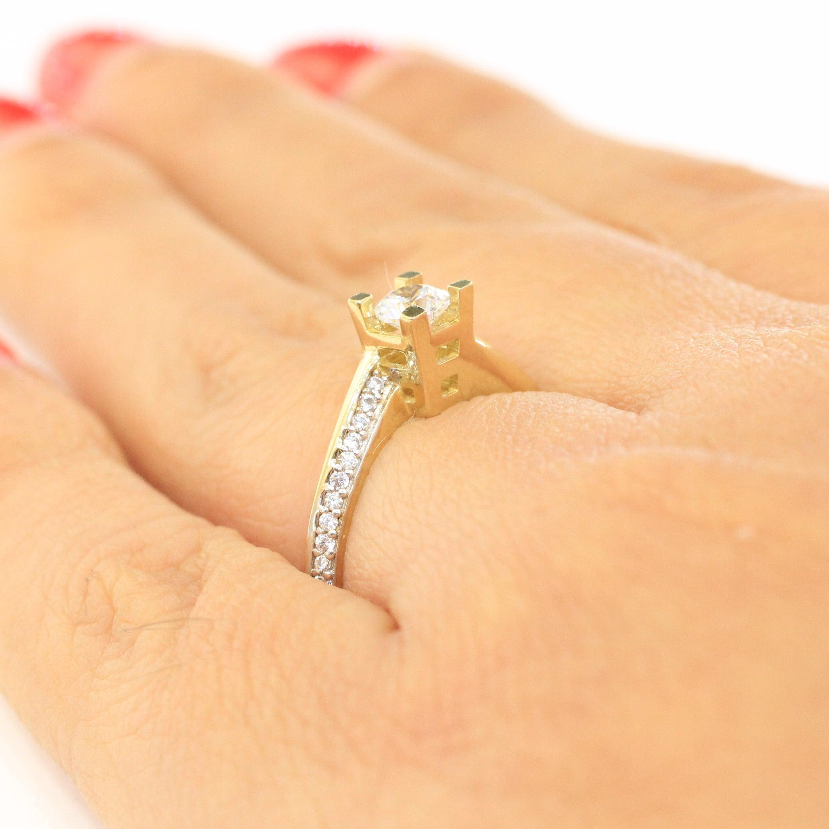 ANILLOS DE COMPROMISO CON PIEDRAS DE ZIRCONIA 10K