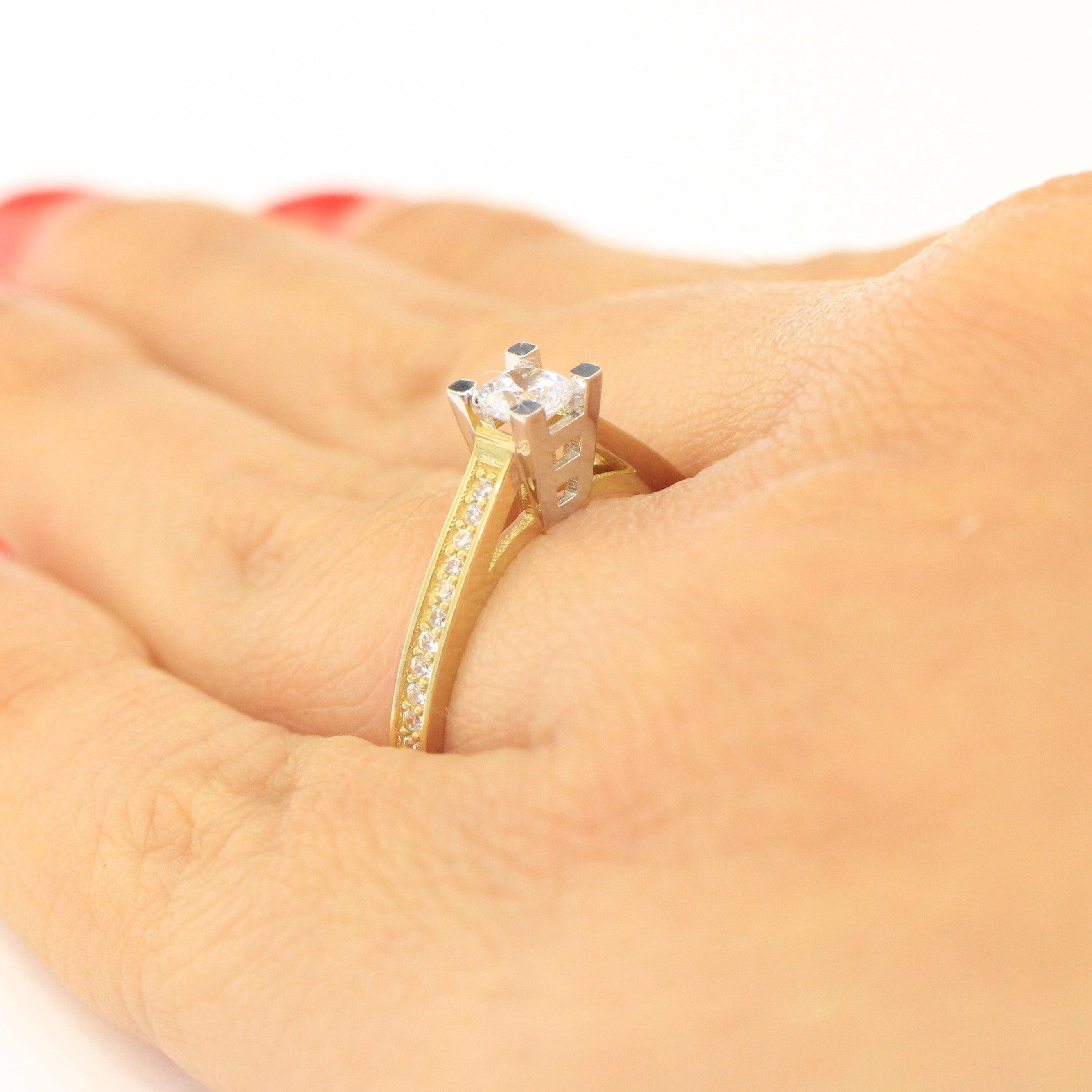 ANILLOS DE COMPROMISO CON PIEDRAS DE ZIRCONIA 10K