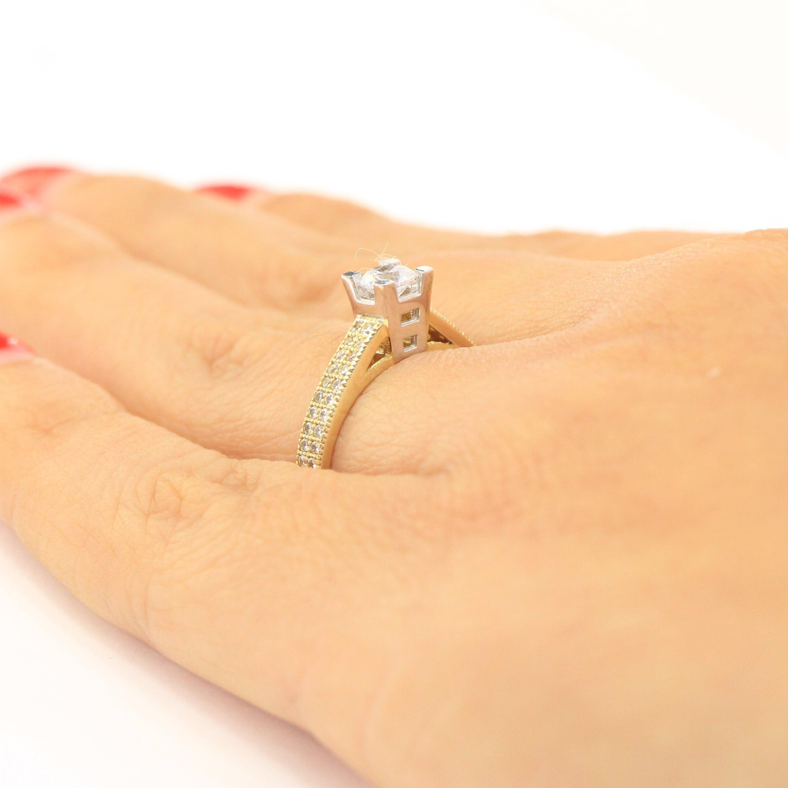 ANILLOS DE COMPROMISO CON PIEDRAS DE ZIRCONIA 10K